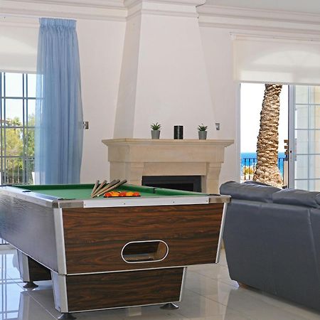 Villa Oceania - Beachfront Paralimni Exteriér fotografie