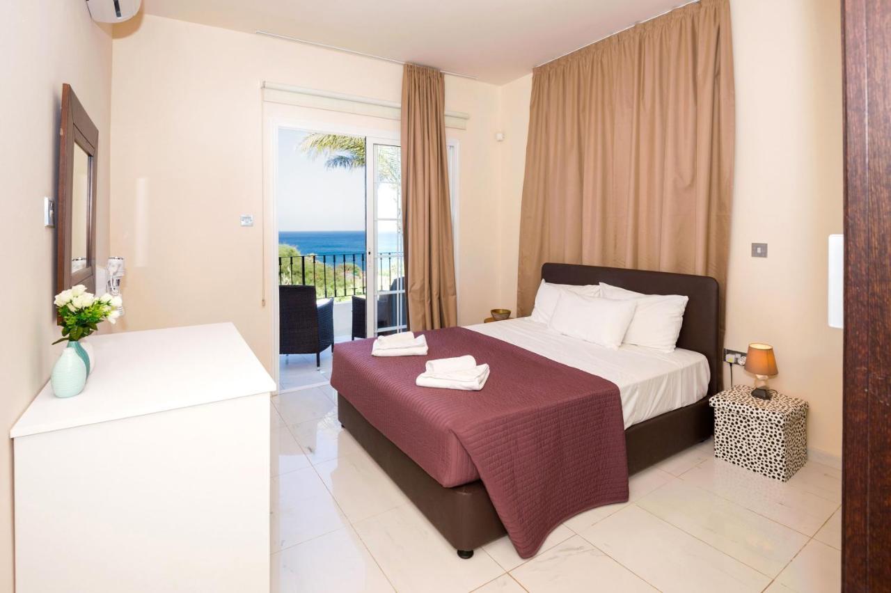 Villa Oceania - Beachfront Paralimni Exteriér fotografie