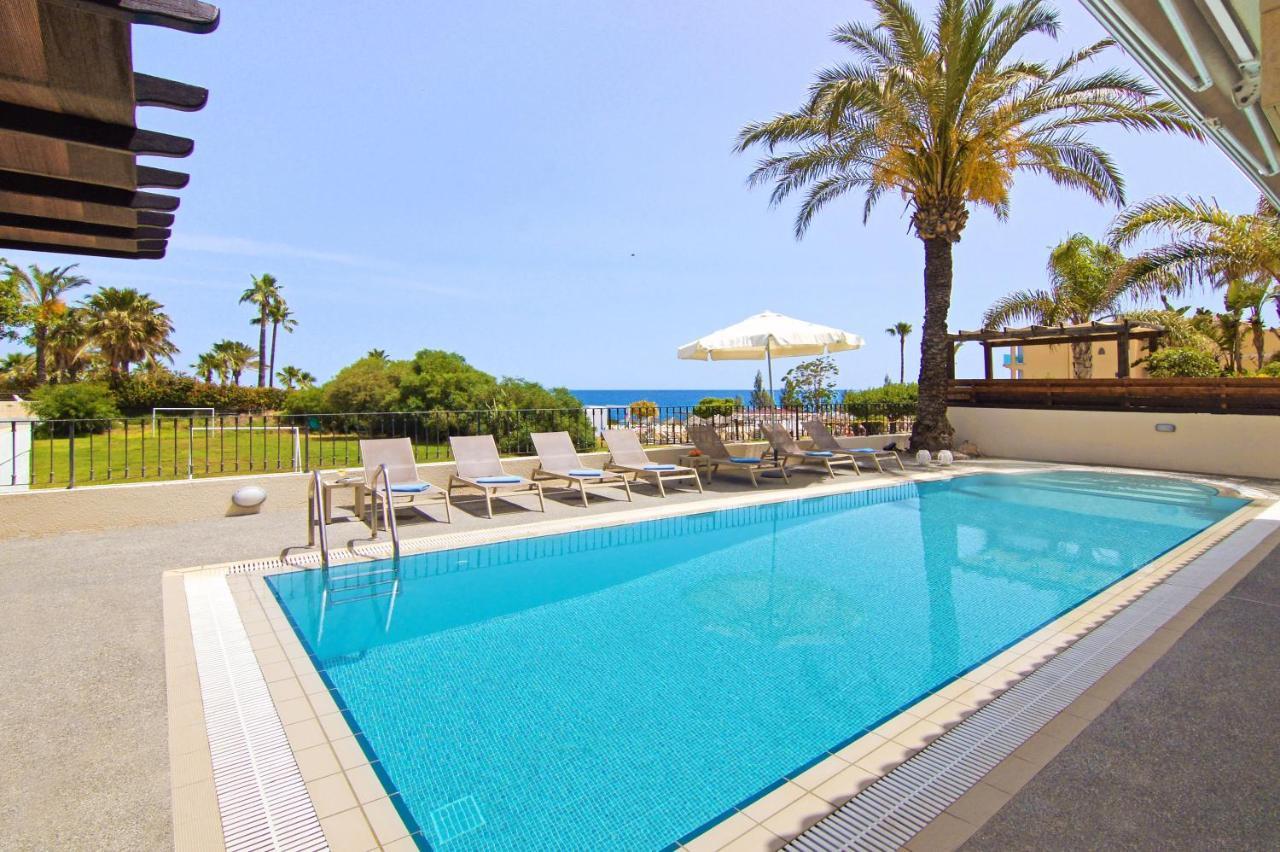Villa Oceania - Beachfront Paralimni Exteriér fotografie