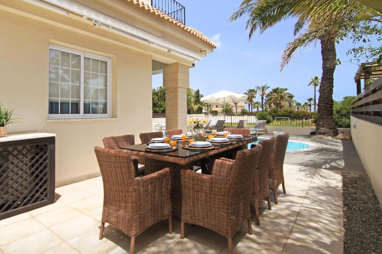 Villa Oceania - Beachfront Paralimni Exteriér fotografie