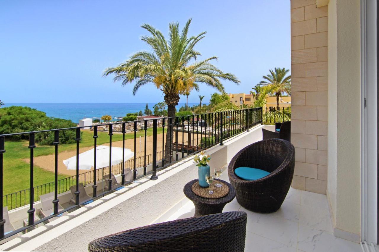 Villa Oceania - Beachfront Paralimni Exteriér fotografie