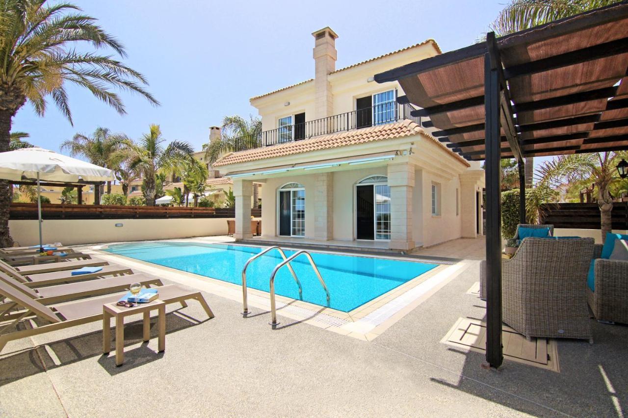 Villa Oceania - Beachfront Paralimni Exteriér fotografie
