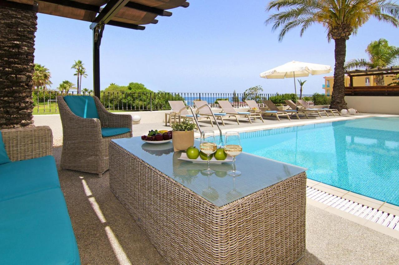 Villa Oceania - Beachfront Paralimni Exteriér fotografie