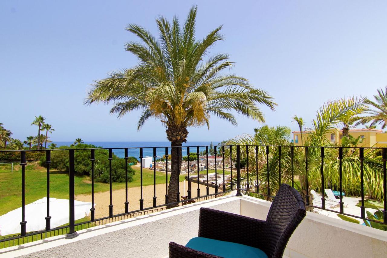 Villa Oceania - Beachfront Paralimni Exteriér fotografie