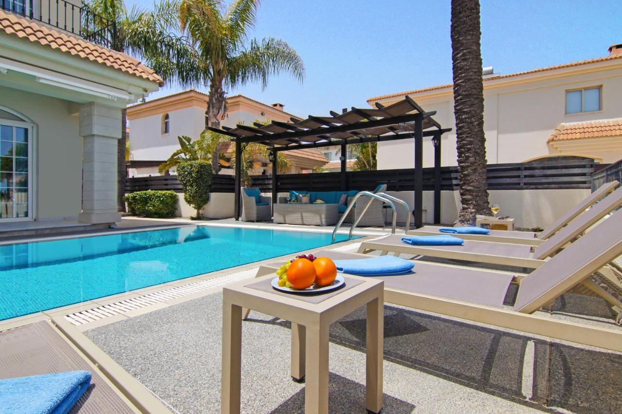 Villa Oceania - Beachfront Paralimni Exteriér fotografie